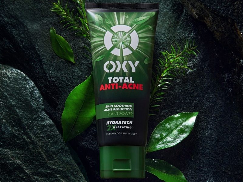 Oxy Total Anti-Acne Foam đặc biệt dành cho da dầu, dễ nổi mụn và tắc nghẽn