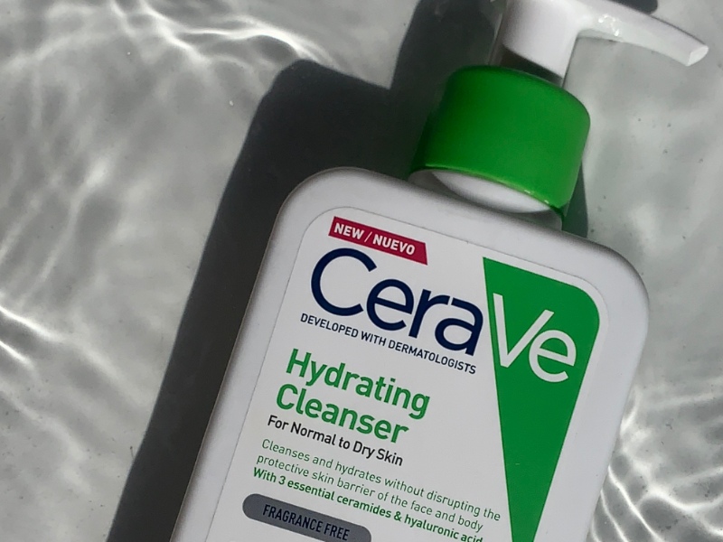 Cerave Hydrating Cleanser có tính chất dịu nhẹ đặc biệt dành cho trẻ em 12 tuổi