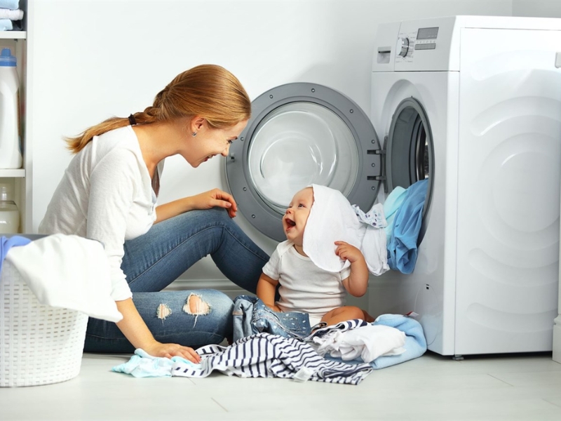 Giặt đồ cho trẻ sơ sinh bằng máy giặt được không?