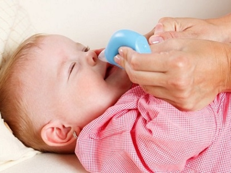 Khi nào nên hút mũi cho trẻ sơ sinh 