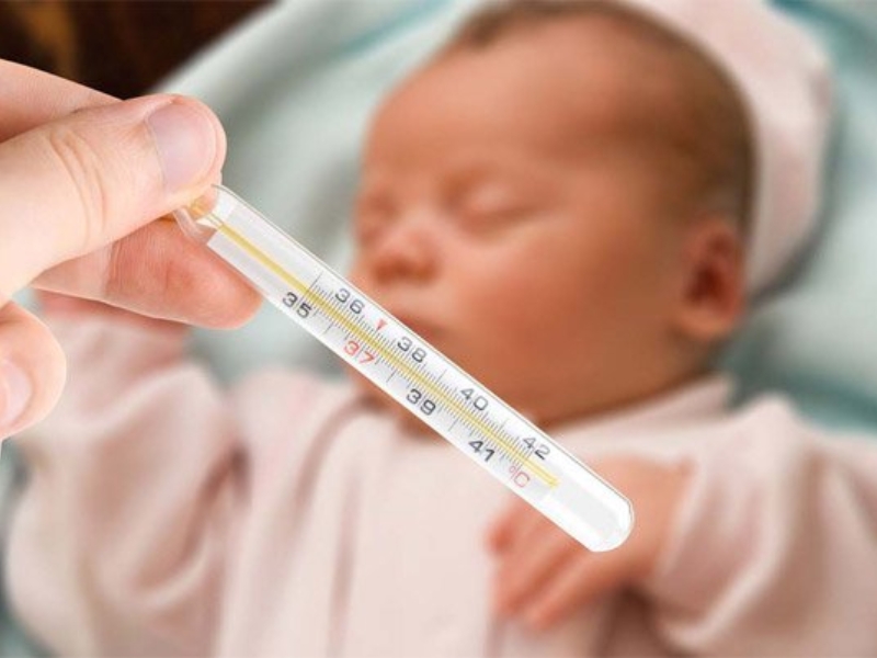 Tình trạng sốt phát ban ở trẻ sơ sinh như thế nào?