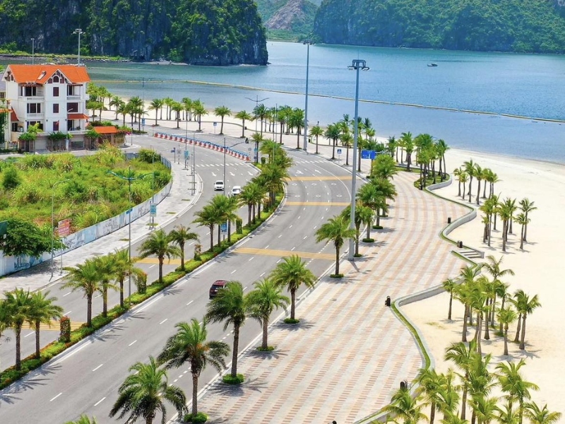 Bãi tắm Hòn Gai là một địa điểm du lịch mới của Hạ Long